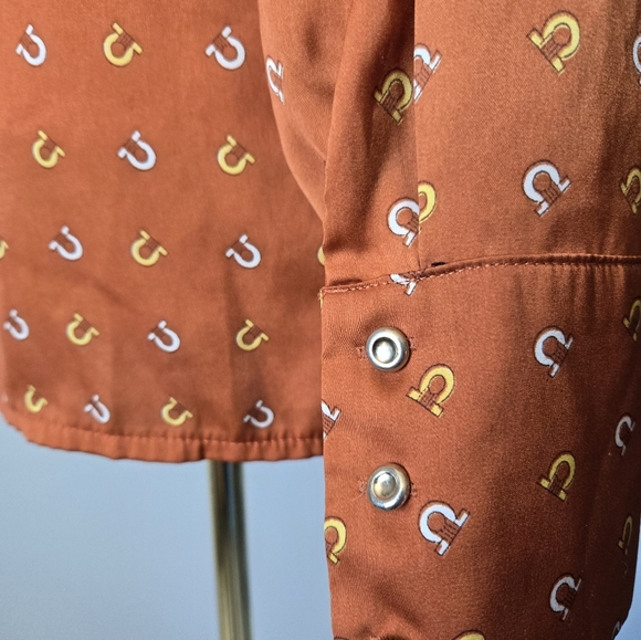 FOR YOU MODA Horseshoe Pattern Burnt Orange Long Sleeve Button Down Shirt. Med - Picture 7 of 13